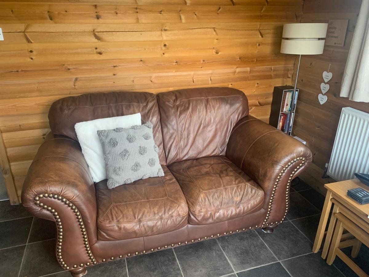 Swansea Log Cabin Pontardawe Exterior photo
