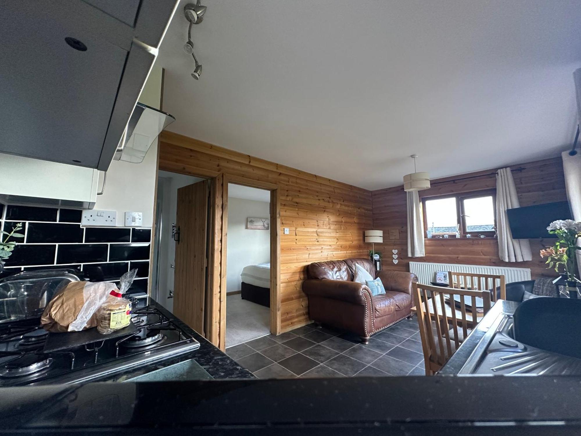 Swansea Log Cabin Pontardawe Exterior photo