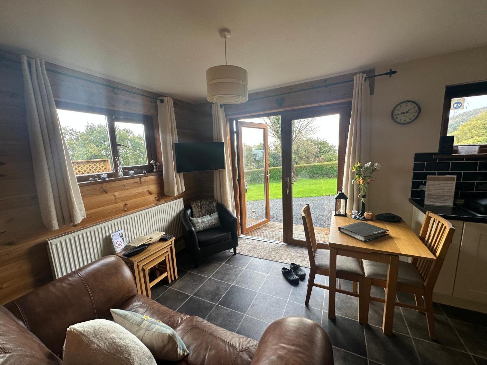 Swansea Log Cabin Pontardawe Exterior photo