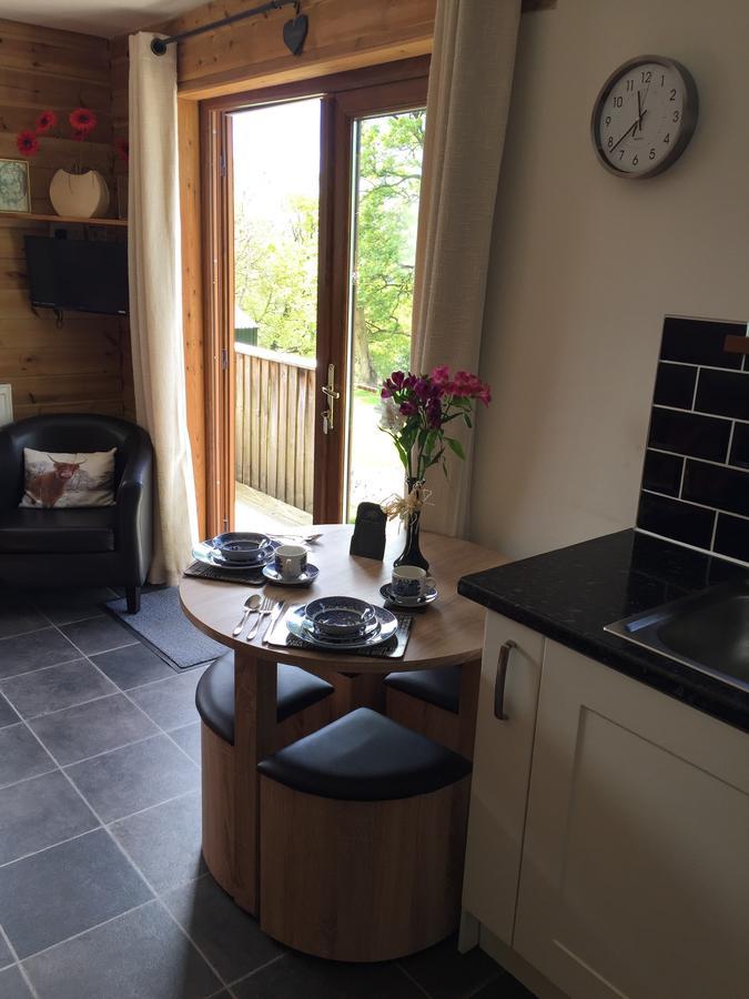 Swansea Log Cabin Pontardawe Exterior photo