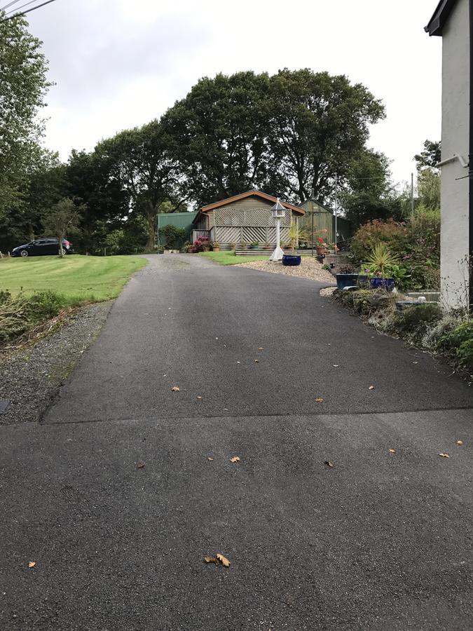 Swansea Log Cabin Pontardawe Exterior photo